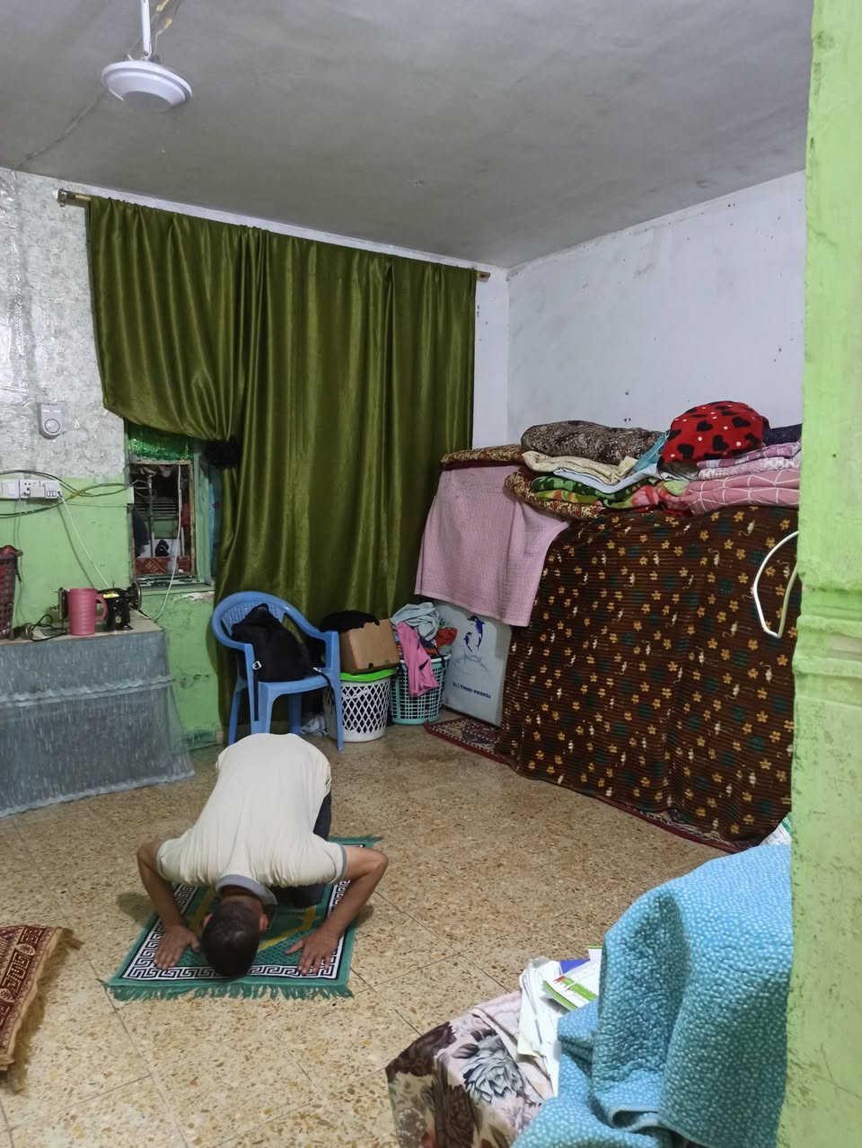 السلام عليكم
بيوت تجاوز ..

يوجد بيتين بيت بصف بيت 
في الكاظميه جكوك شارع الحسينيه 
مجمع قمر بني هاشم 
السقف كونكريت ارضيات كاشي وسراميك 
خدمات كله رئيسي مي مجايري كهرباء 
تبليط  سوق قريب مدارس قريبه 
للبيع فقط ...
تواصل 
***********
ملاحضه اخوان بيت جبير وبيت صغير 
سعر البيت الجبير 25 وبي مجال بسيط 
وسعر لبيت لثاني 18 وبي مجال بسيط
