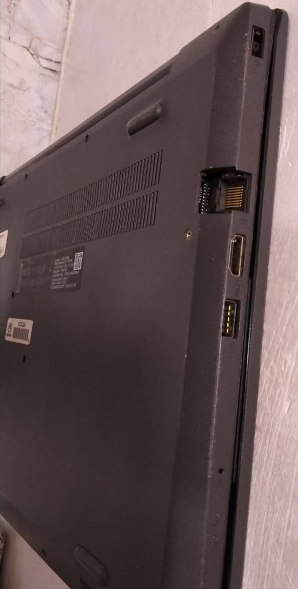 ✅ المواصفات:
لابتوب من شركة Lenovo للبيع 
المواصفات:

- 🪟 النظام: Windows 11 Pro
- ⚙️ المعالج: Intel Core i5-8250U (الجيل الثامن)
- 🎮 كرت الشاشة: Intel UHD Graphics 620
- 🧠 الرام: 8GB DDR4 2400MHz
- 💾 التخزين: 1TB HDD
- 🖥️ الشاشة: 15.6 بوصة

🖥️ مناسب لـ: 
📚 الدراسة
💼 العمل المكتبي
🌐 التصفح والاجتماعات
🎨 التصميم الخفيف
🎬 المونتاج الخفيف
💻 البرمجة
📐 البرامج الهندسية الخفيفة
🎮 الألعاب الخفيفة والمتوسطة

💰 السعر: 350,000 دينار عراقي 

للتواصل: على التليگرام @AAARRX

الموقع📌: الموصل ولايوجد توصيل


**إذا كنت صاحب هذا الإعلان وتريد حذفه لأي سبب، رجاءا أرسل رسالة إلى الدعم الفني**