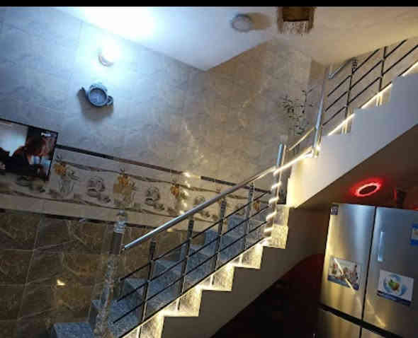 س ع دار للبيع في منطقه نواب الضباط الخدمي خلف مطعم فلافل رزاق مساحه ٨٨ لبيت ركن واجه ٨ نزال١١ غرفتين نوم وصاله واستقبال ومطبخ وخدمات طابقين لبيت عرصه الاستفسار أكثر ع ***********
