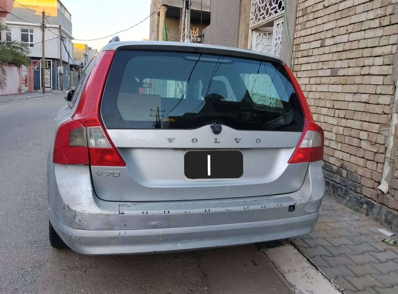 سلام عليكم ، فولفو  V70   
2011   
مكينتها محورة ١٨٠٠ مال كرونا
مبدل محركها قبل اقل من سنة كلشي مابيها

محتاجة تصليح كهربائيات

السعر 42 ورقة  وبيها مجال بسيط
  العنوان نجف
  للاتصال  ***********
