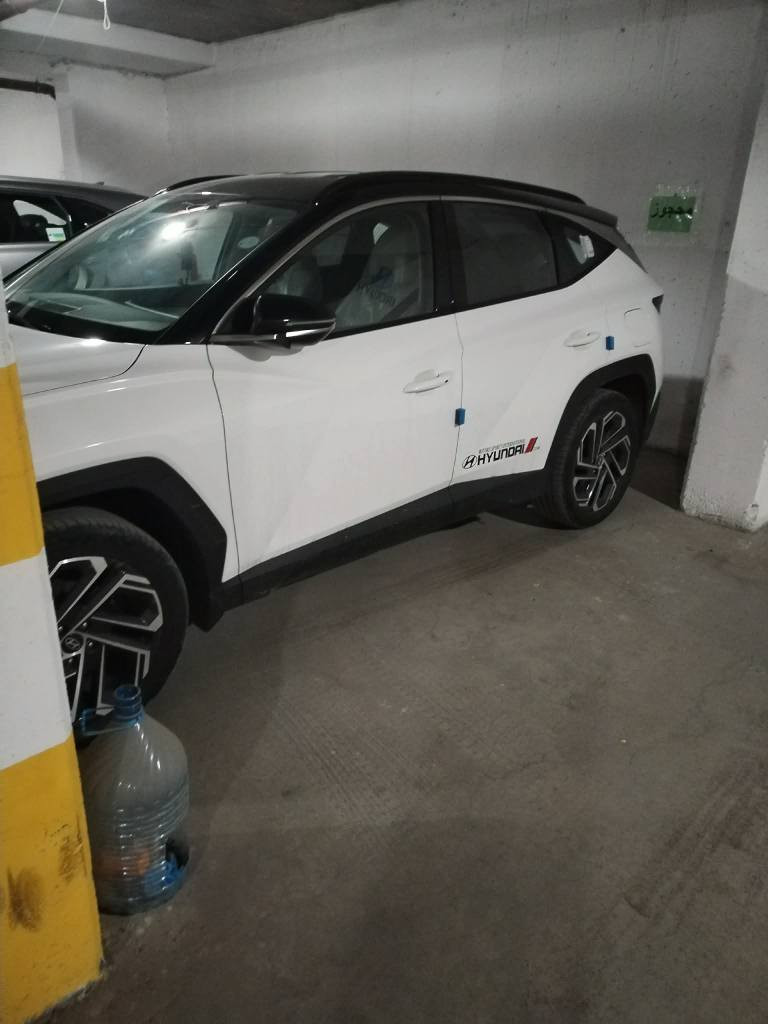 توكسون 2025 رقم سليمانية سقف اسود ماشية 24000 كيلو متر  سيارة شرط من دعامية للدعامية مابيها اي شي سيارة بصمة مراية شفط كشنات جلد السعر المطلوب 230 ورقة وبيها مجال قليل مكان كركوك للاستفسار *********** كركوك, العراق
