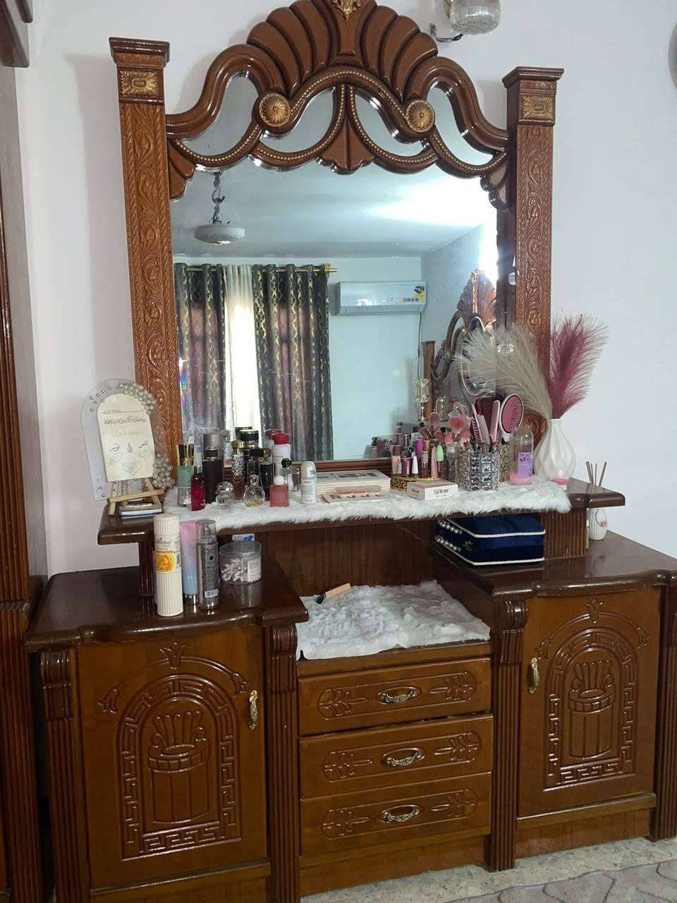 غرفه نوم للبيع سعرها مليون صار ٨ أشهر من ماخذها نضافه ١٠٠ بل ميه *********** الغرفه بعدها جديده
