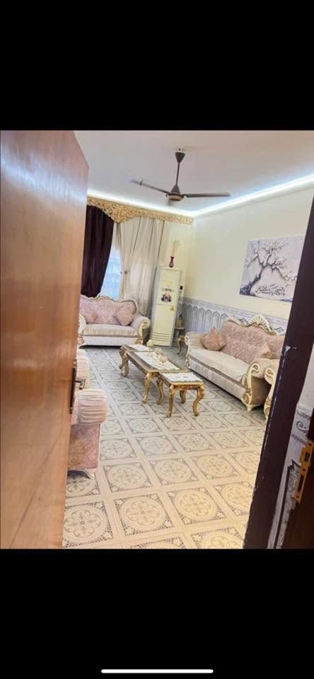 بيت للبيع منطقة الراشدية حي القدس فرع مدرسة بنت الهدى140متر طابقين والثالث بيتونه وسطح طابو ملك صرف   بناء 4غرف منام وصاله و2 حولي و2خدمات  سعره 165  للاتصال *********** او واتساب
