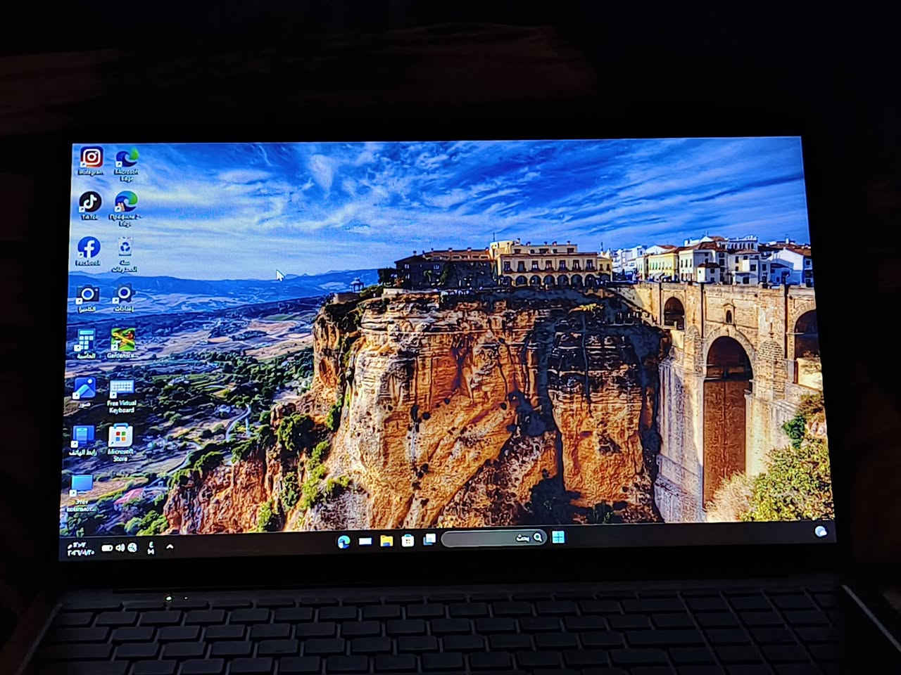 سلام عليكم حاسبه تيكلاست للبيع ذاكره 16 مثل ما وضح بل صوره تفاصيل +شاشه حجم كبير كامره اماميه كيبورت انكليزي +ومعربه كامل +نضام اندر ويد كل ططبيقات تنزل وصير مال دراسه السعر خاص مكاني بغداد قرب مجمع بسمايه السكني  رقم الهاتف *********** واتساب
