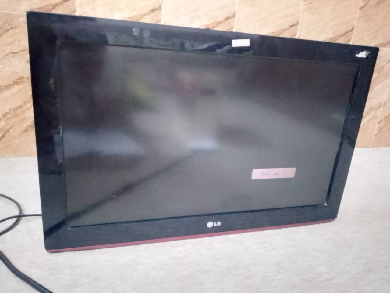 السلام عليكم
بلازم LG
حجم 32
شغال ونظيف بالشرط 
السعر 55 الف وبي مجال قليل حك الجيه 
كركوك القادسيه تقاطع ابو خطاب 
***********
