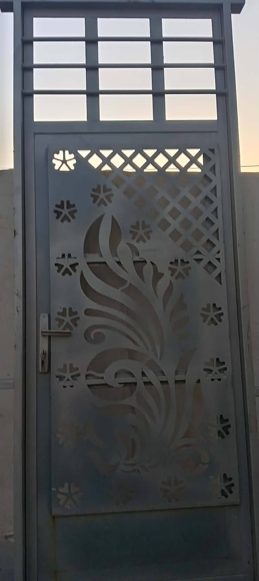 باب حديد جديده السعر 150الشراي يتصل ***********
