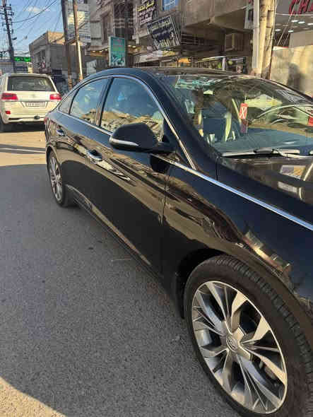 سلام عليكم 
سوناتا خليجي موديل ١٨ فول موصفات vip حادثها بسيط جداً السونر مرفق ويه الصور 
الموصفات 

بانوراما 
اشاير مري +شفط
بصمه تشغل +ابواب
إحساسات امامي +خلفي
كامره خلفيه
شاشه hd
اربعه دسك 
كشنات جلد تحكم كهربائي 
 سايد بريك دكمه 
قياده ذاتيه 
تحكم استيرن 
 قطعتين تبريد امامي وخلفي 
 باقي موصفات السياره معروفه 

مكاني بغداد المشتل 
السعر: 140
اللاتصال *********** Colombo
