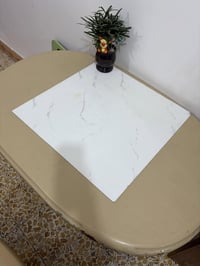 ميز • بدون كراسي
