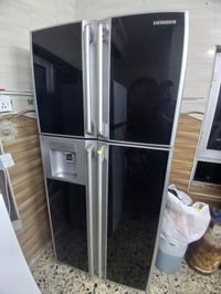 ثلاجه هيتاشي للبيع نضيفه شغاله على الفحص مكاني الدورة سعرها ٣٧٥ الف مك...