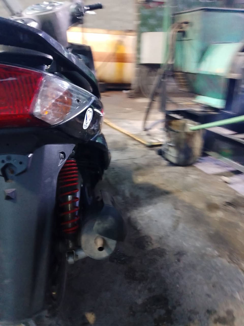 دراجه سكنز فحل مفتوح مره واحده فقط السعر 700وبيهه مجال مكاني حله نادر الثانيه متواجد واستاب وفيس فقط الرقم ***********
