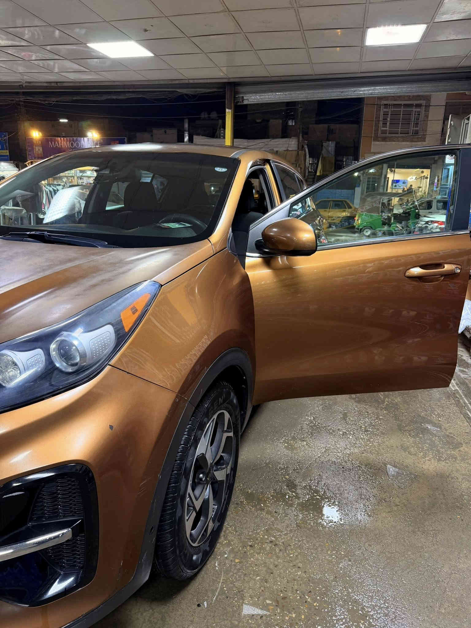 اسلام عليكم 
اسبورتج 2020 للبيع 
الون قهوائي محرك 2400
حادثها سرقت بنيد بدون ضرر 
بدون ايرباك بدون اي ضرر داخلي 
صور الحادث والسونار منشور
مابيها صبق فقط نصف الجاملق الايمن الامامي
محرك 2400
تبريد قطعتين شاشه كبيره
توقف ذاتي 
حساس امامي خلفي 
تخم تاير جديد 
حداديه جديده 
باتي نوزلات بلكات فيت بم كوله جديد
السياره مسويلها ادامه كامله ملبيها اي نقص
ماشيه 100 الف
رقمها اربيل الدولي بسمي شرط التحويل 
كولشي بسياره واضح بصور والسونار موجود وكلشي ذكرته ميحتاج تسال على شي 
السعر 153
ممتواجد على الفيس 
الرقم***********
مكان السياره بغداد
