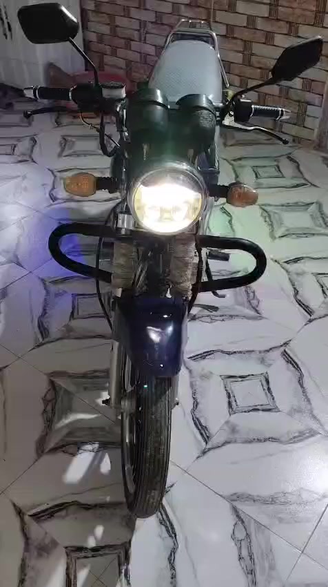 سلام عليكم دراجه هيوشه للبيع موديل 2018  نضيف ماناقصه كلشي نكره صلف مكفول من كلشي بدون أوراق هاتف *********** مكان رمادي جزيره البعساف السعر 475
