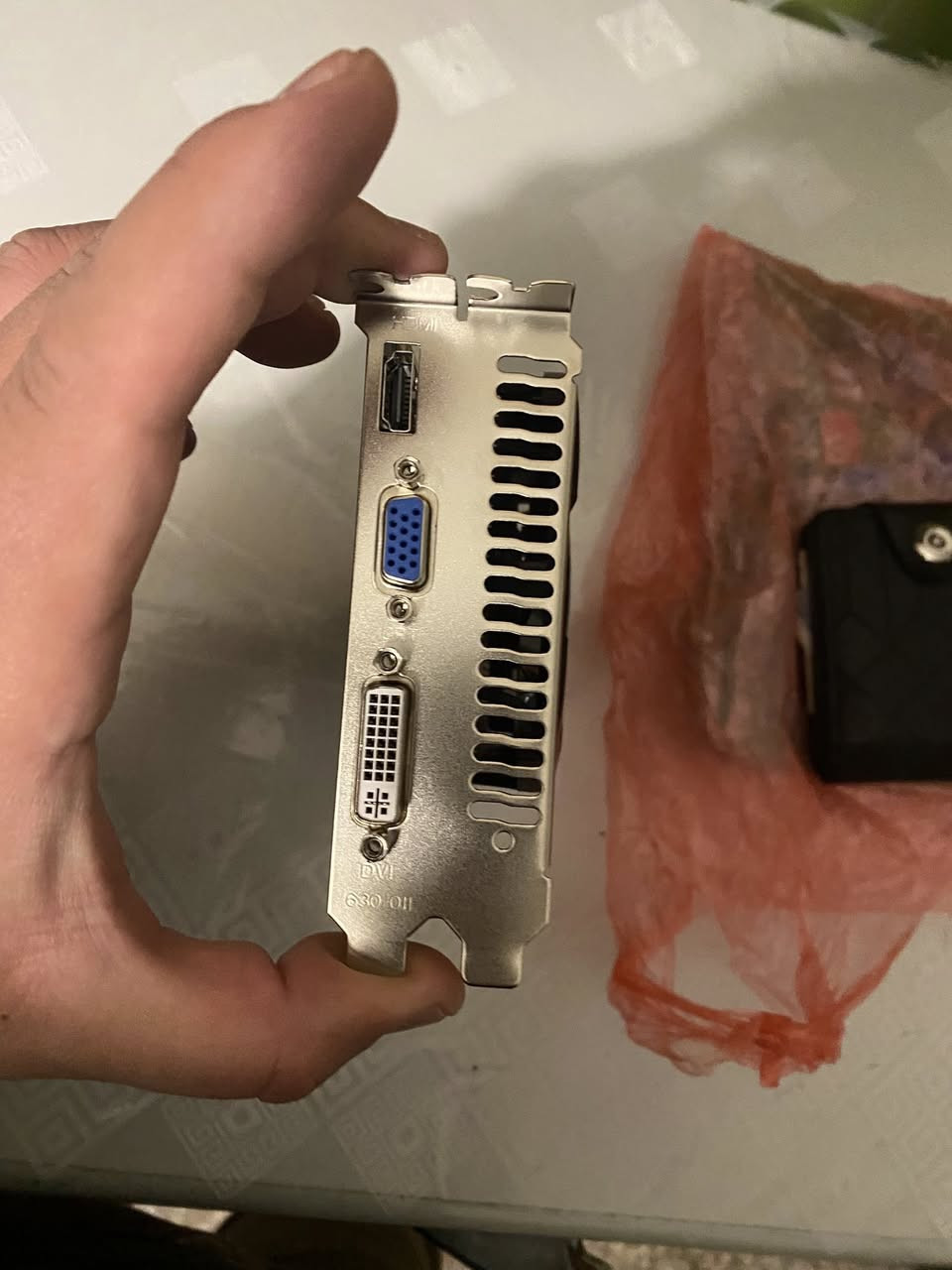 سلام عليكم
كارت شاشه للبيع 
قيم واخذ جديد بالباكيت 
***********
