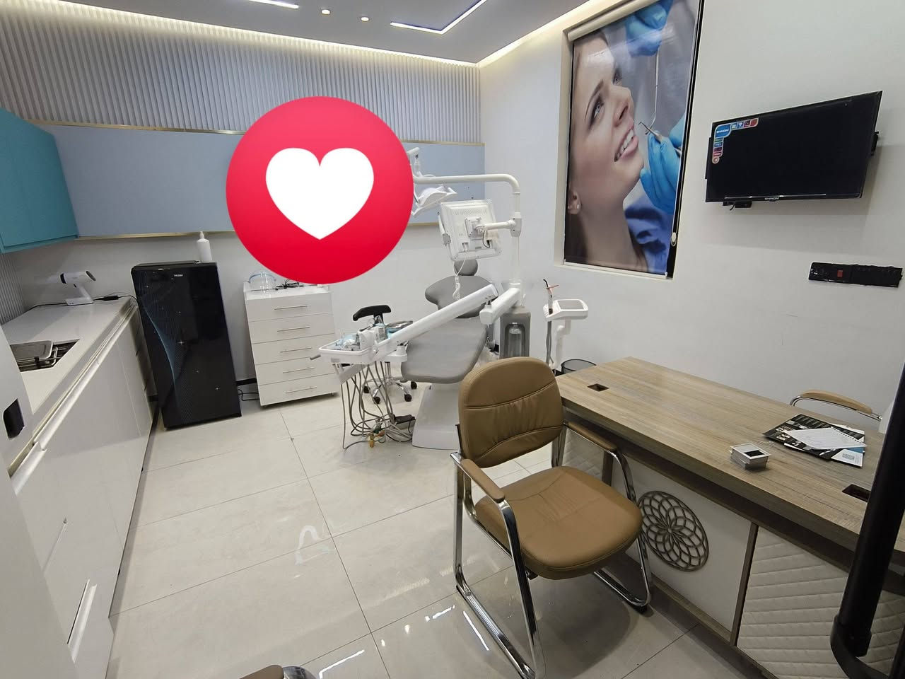 السلام عليكم
عيادة اسنان و تجميل متكاملة جاهزة من جميع النواحي
كافة المستلزمات الطبية
مكيفة تكييف مركزي بناء حديث
البناية يوجد بها مصعد بموقع مميز 
حي الجهاد منتصف الشارع التجاري

للاستفسار يرجى التواصل على الرقم
***********
يوجد واتساب
