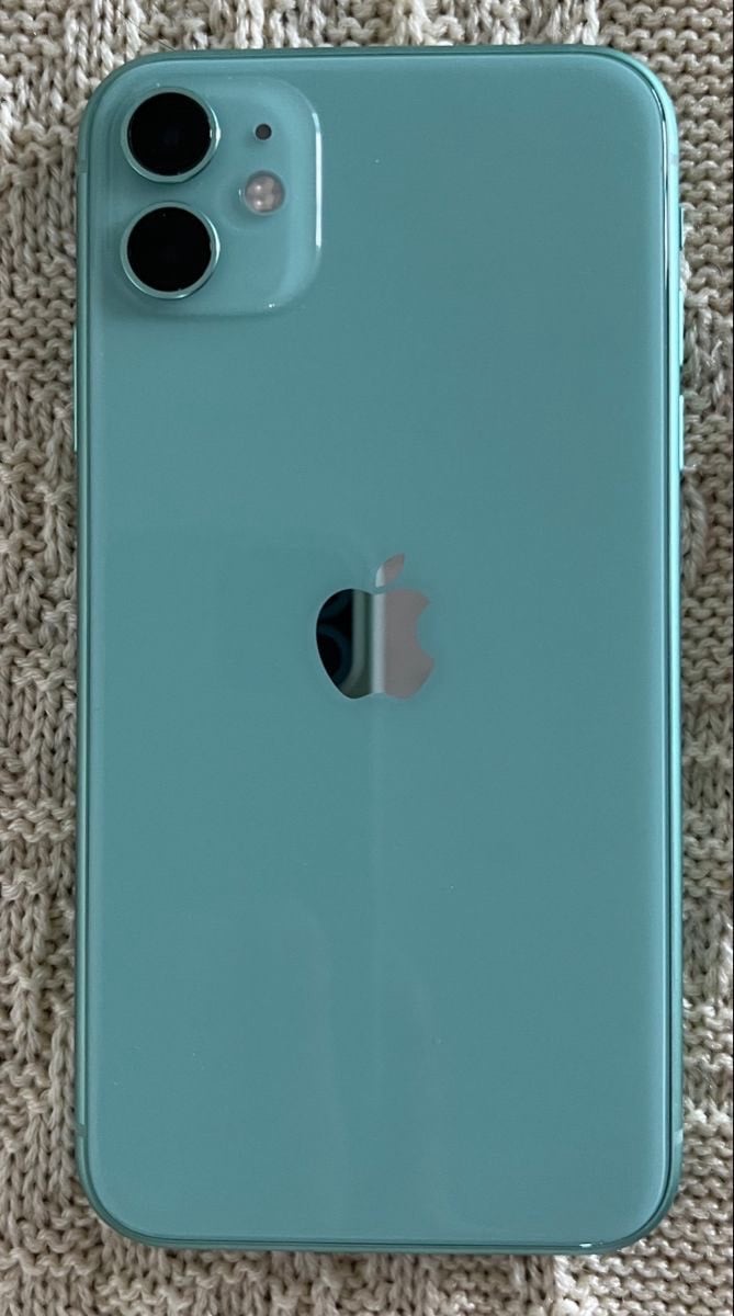 ايفون ١١ عادي 
ذاكره ٢٥٦ 
بطاريه ٧٧ فحصتهه ع الحاسبه 82 بلادي 
ممستبدل شاشه فقط وبيه هذا الخط الي ع اليمين بس 
فيس ايدي شغال كله شغال 
لون مميز 
ضهر بلادي 
جهاز راقي وكلش نضيف 
السعر ٢٥٠ الف 

للتواصل واتساب 
***********