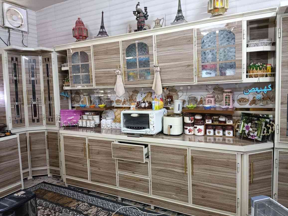 كاونتر المنيوم شغل مرتب متكون من ارضيه ست بيبان وثلاث مجرات والملحق خمس ابواب وزوايه اثنين وزوايه اثنين كبار كل زاويه بيها ثلاث ابواب وسنك ثلاث ابواب وباب رابعه صغيره للصواني السنك من فوك مرمره الكاونتر نضيف جدا


**إذا كنت صاحب هذا الإعلان وتريد حذفه لأي سبب، رجاءا أرسل رسالة إلى الدعم الفني**