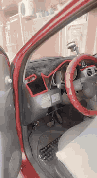 السلام عليكم 
شيري اي وان موديل 2012
السيارة المحرك والكير وتبريد شغالات 
السيارة بيها جاملغ عكس السايق معمر عل بارد بدون صبغ 
وكشر يرادله ترتيب وره كل هاذه تجي وشوف بعينك 
السعر 33$ وبيها مجال *********** اني مكلف بنشر 
السيارة موجوده بشعب
