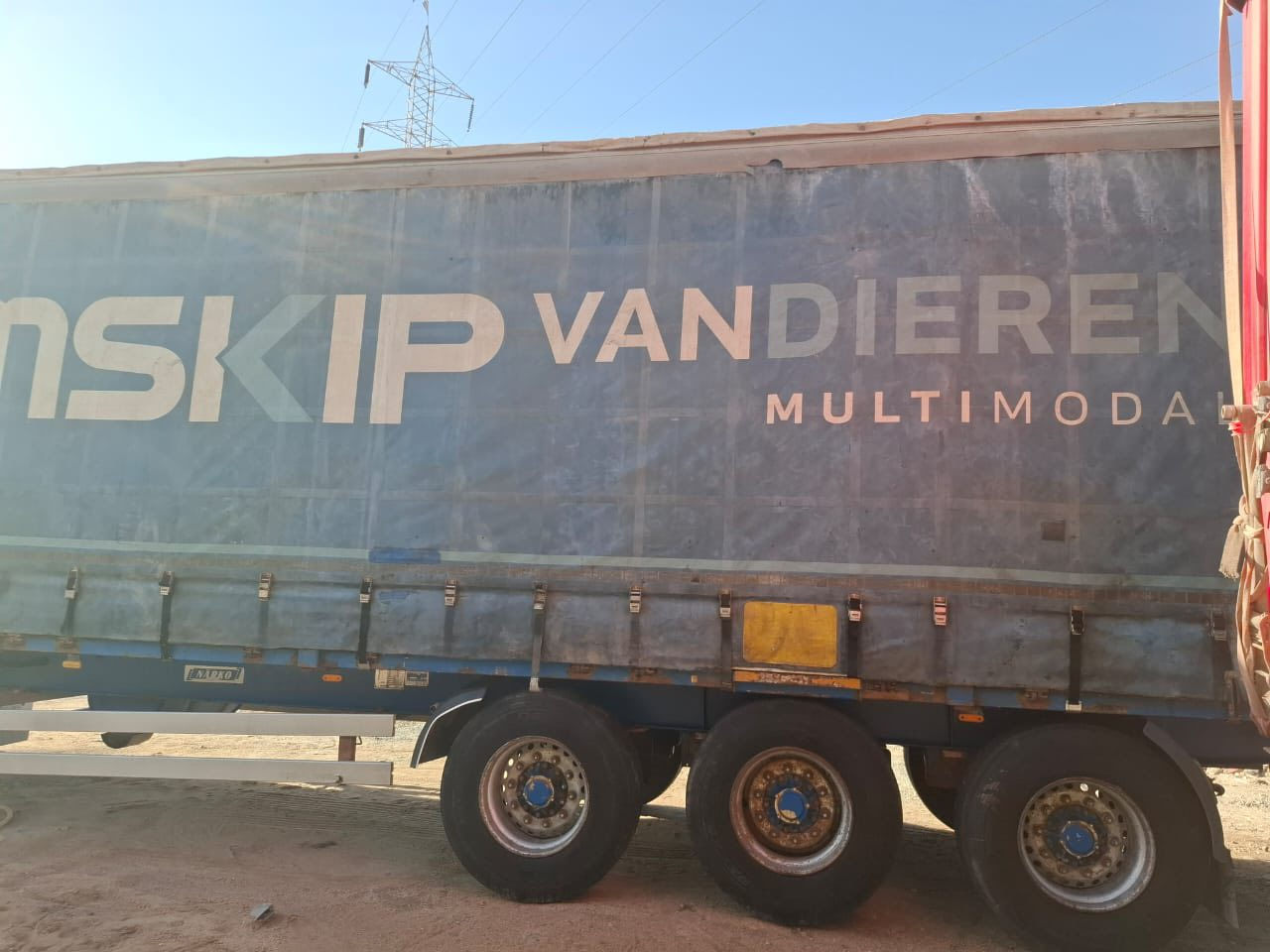 السلام عليكم عربانه للبيع جادر للاستفسار (***********) مكان بصره اني مكلف بل نشر
