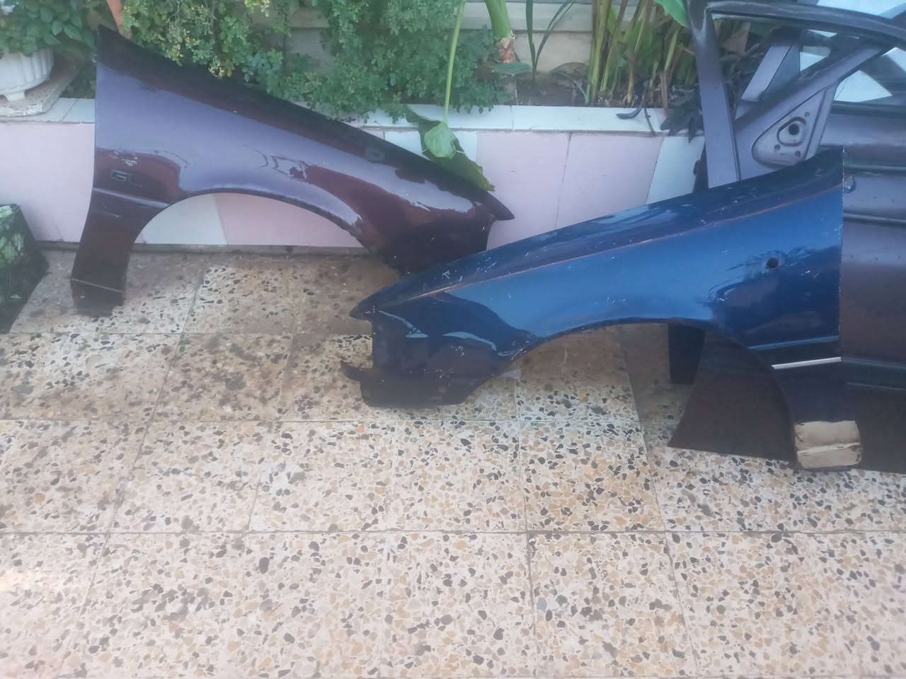 سلام عليكم سستم اوبل فكترا
ثلاث أبواب، بيهن جامات (2)خلفيات 
(1)امامي جهت السايق +
زوج جاملغات أمامي+بوند    
وياهن تك بك ليتات  +عطر أمامية نيكل+
بطاين لون اسود 
الخلفيات مصلحات ونضاف 
ولاماميات يعوزهن تصليح 
-------------------------------
السعر: 250 بيهن مجال
-------------------------------
***********
***********
العنوان موصل حي عدن
