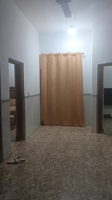 سلام عليكم بيت للبيع عد ال معالي مساحه 150 بيه غرفتين ومطبخ وبراني صحيات داخلي وخارجي قريب عل شارع العام  سعره 60 وبيه مجال  والي يريد يستفسر اكثر يتصل عل هذه رقم   ***********
