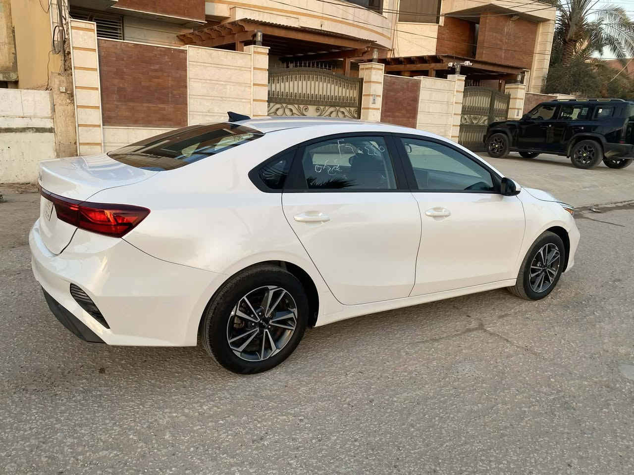 السلام عليكم
كيا فورتي 
موديل 2024 بدون رقم دخول جديد
اللون ابيض 
وارد امريكي
حادث قطعتين
جاملغ وبنيد نفسهن مصلحات بارد
مواصفات 
شاشه
تحكم ستيرن 
انضمه قياده 
رادار امامي خلفي 
نقطه عمياء
كير مكينه تبريد تدفئه حداديه بدون اي نقص
السعر 148 للاستفسار ***********
