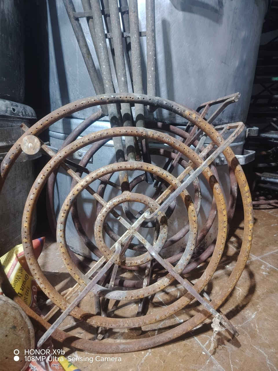 السلام عليكم طباخات البيع عدد ٢٠ العنوان ميسان ***********
