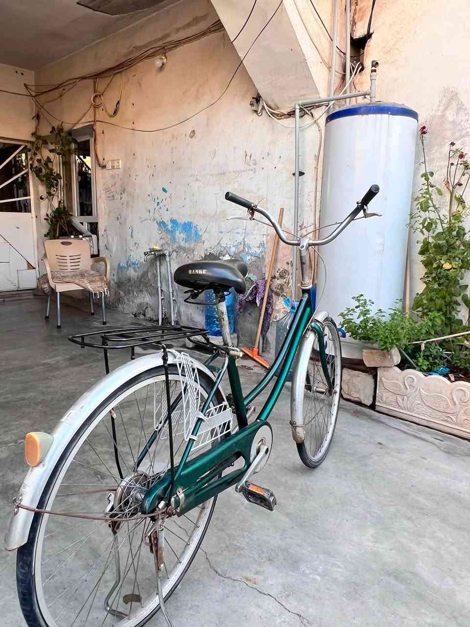 شباب بايسكل للبيع
ياباني حجم 26 نضيف وجديد وكلشي بي بلادي ومابي عيب عيبو بس التاير الورة بنجر السعر 75 وبي مجال 
للتواصل والاستفسار ع هذا الرقم وبي واتساب 
***********
