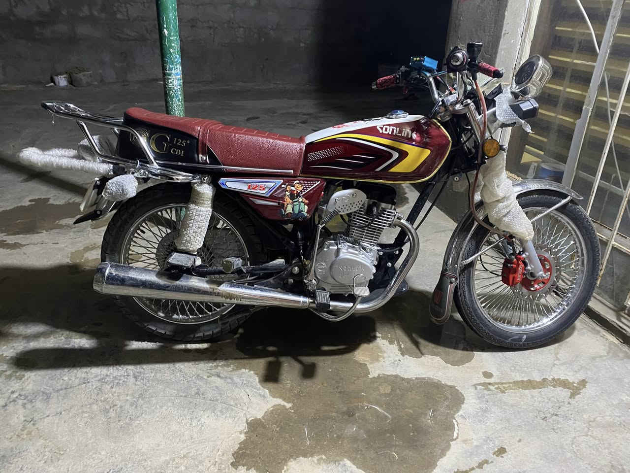 عمي السلام عليكم وين محبين تايكر جبتلكم قطعه فول نضافه صارلي سبوع من منزله صلنصه رياضي واذا تريد صلنصه الكاتم لبلاد مالته هم موجوده حجي اني ما احجي صور تحجيلك عله نضافه وتجي تشوفه بعد احلاه محرك نضيف كلشي مابي شاير وكهربائيات كله شغل تعال فحص وشوف اي نقص ينزل من سعره وشراي يدلل سعر ٨٥٠ مكاني ديالى شهربان متواجد اكثر شي عله الواتساب وهذه رقمي ***********
