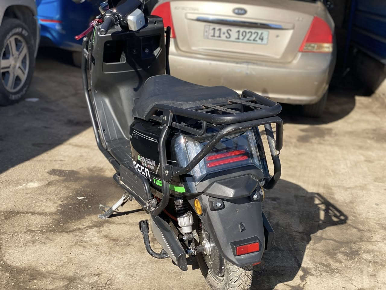 سلام عليكم 
شحن للبيع 
نضيفه حيل ومابيها اي مشكله دراجه جديده تكدر تشدلها بوكس دلفري ودراجه سبورت سرعتها ١٠٠ 
تشغيل عن بعد كهربائيات كلها شغاله شحنها حلو 
سعرها ٨٠٠ بعداد حي العامل 
***********
