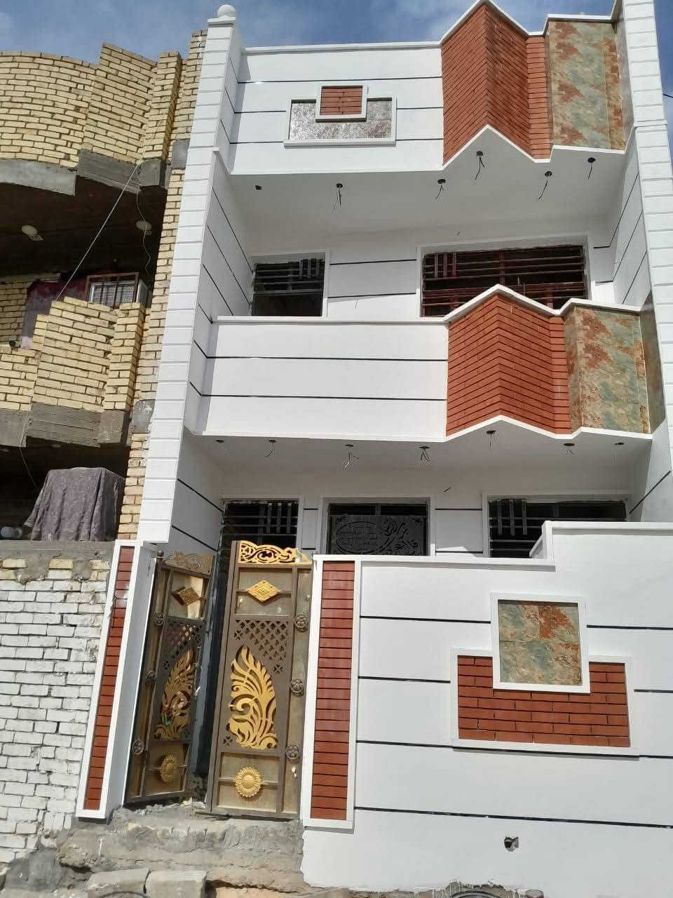 السلام عليكم هيكل 100 متر للبيع طابقين ونص بالزراعي مال سكينة وكريات مقاطعة 2/8على التبليط بالبداية بي 4 غرف نوم   طابو زراعي سند 25  بي اشتراك مي ومجاري للتواصل خاص او على الواتساب ***********

