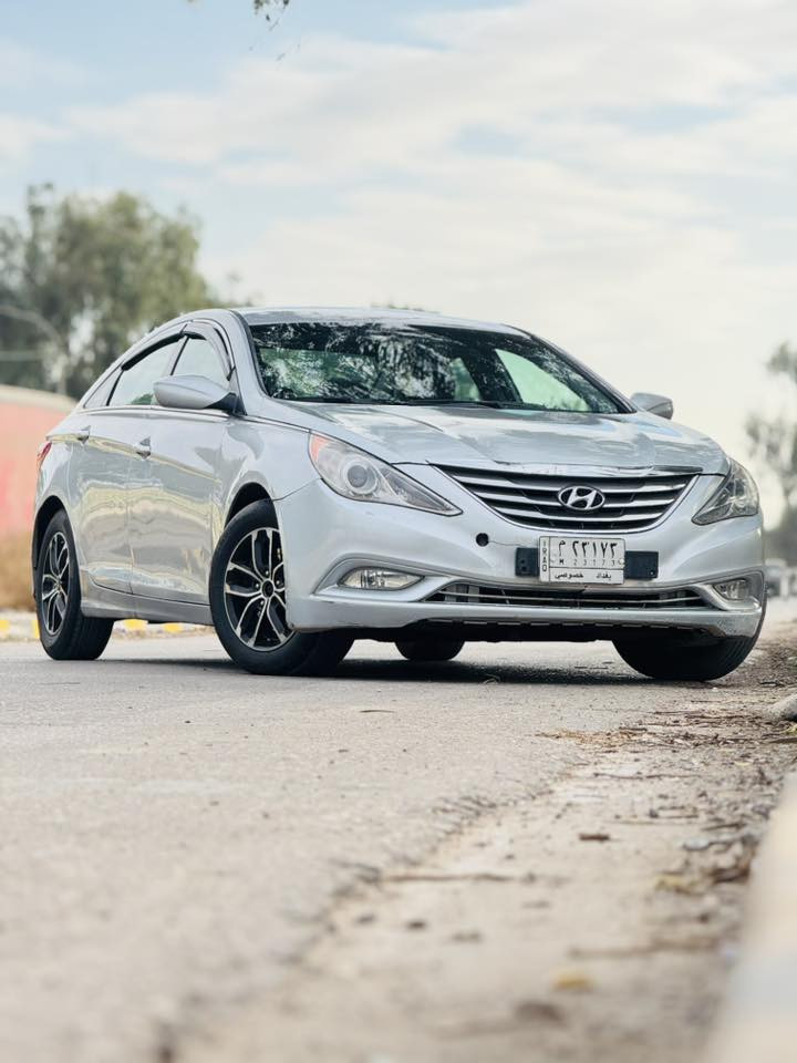 السلام عليكم 
سوناتا 2013 امريكي رقم بغداد 
مواصفات عاديه ًً سنويه 2029

1فول تحكم ستيرن 
2شاشه لمس كامره دواره 
3حساسات خلفيه 
4بصمه صندوق 
5ويلكب كروم 
6داخل لونين 
7مكينه 2400G
8مري كهرباء 
9ماشيه 140
10مانع انزلاغ 
11لايت زينون 

السياره مكينه كير تبريد حداديه تخم تاير ع وضع شركه حادثه الامريكي جاملغ وبنيد وبل عراق صار بيهه 4 قطع بدون اي دواخل نصبته احله من صور بغداد المحموديه سعر 86 مجاله بسيط جدآ ***********
