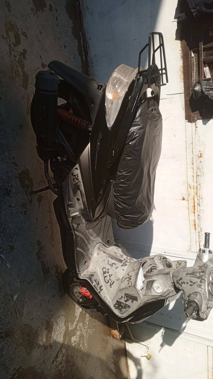 سلام عليكم 
دراجه سكنس ياباني خطين نوزل حساس استانذ 
مكينه ابد مملعوب بيه مناقصه شي 
السعر 700وبيه مجال مكان بغداد حي العامل للاستفسار الاتصال ***********
