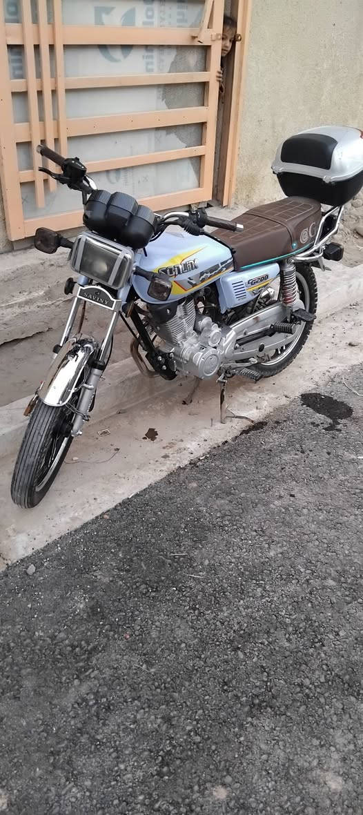 سلام عليكم دراجه ايراني ٥ كير مديل ٢٠٢٤ نضيفه مكان الشعلة السعر ٧٠٠ وبيه مجال وراق كامله وكمرك متفوع ***********
