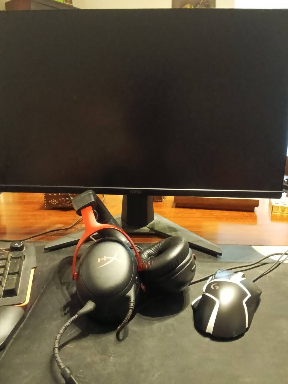 السلام عليكم ، متوفر للبيع تجميعة كاملة فول جيمنج ومونتاج 
المواصفات:
Cpu : core i3 جيل عاشر
Gpu : gtx 1660 ti
Ram : 16gb 8x2 ddr4 
Ssd : 256gb
Hdd : 500gb
Power : 650 watt
الشاشة والاكسسورات جداد بالكارتون
شاشة : msi ips 180hz 
حجم : 24 انش الوانها فول 
سماعة Hyperx cloud 3
ماوس : Logitech g502
يو بي اس الف واط اصلي من فالكون
السعر مليون وبيها مجال راسلني وتدلل
مكاني موصل حي العرگوب بعد شقق الحدباء


**إذا كنت صاحب هذا الإعلان وتريد حذفه لأي سبب، رجاءا أرسل رسالة إلى الدعم الفني**