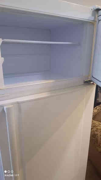 للبيع طباخ 5 شعلات شغال بلكامل ب150 الف 
ثلاجة ماركة فيستل 18 قدم موتور وغاز بلادي ب175 الف 
مجمدة استخدام قليل 10 قدم مو مصلحة ب160 الف 
ميز و4 كراسي قابل للتكبير ارجل خشب ب90 الف
غسالة بوش الماني 8 كيلو بلادية ب225 الف  
للتواصل ***********
