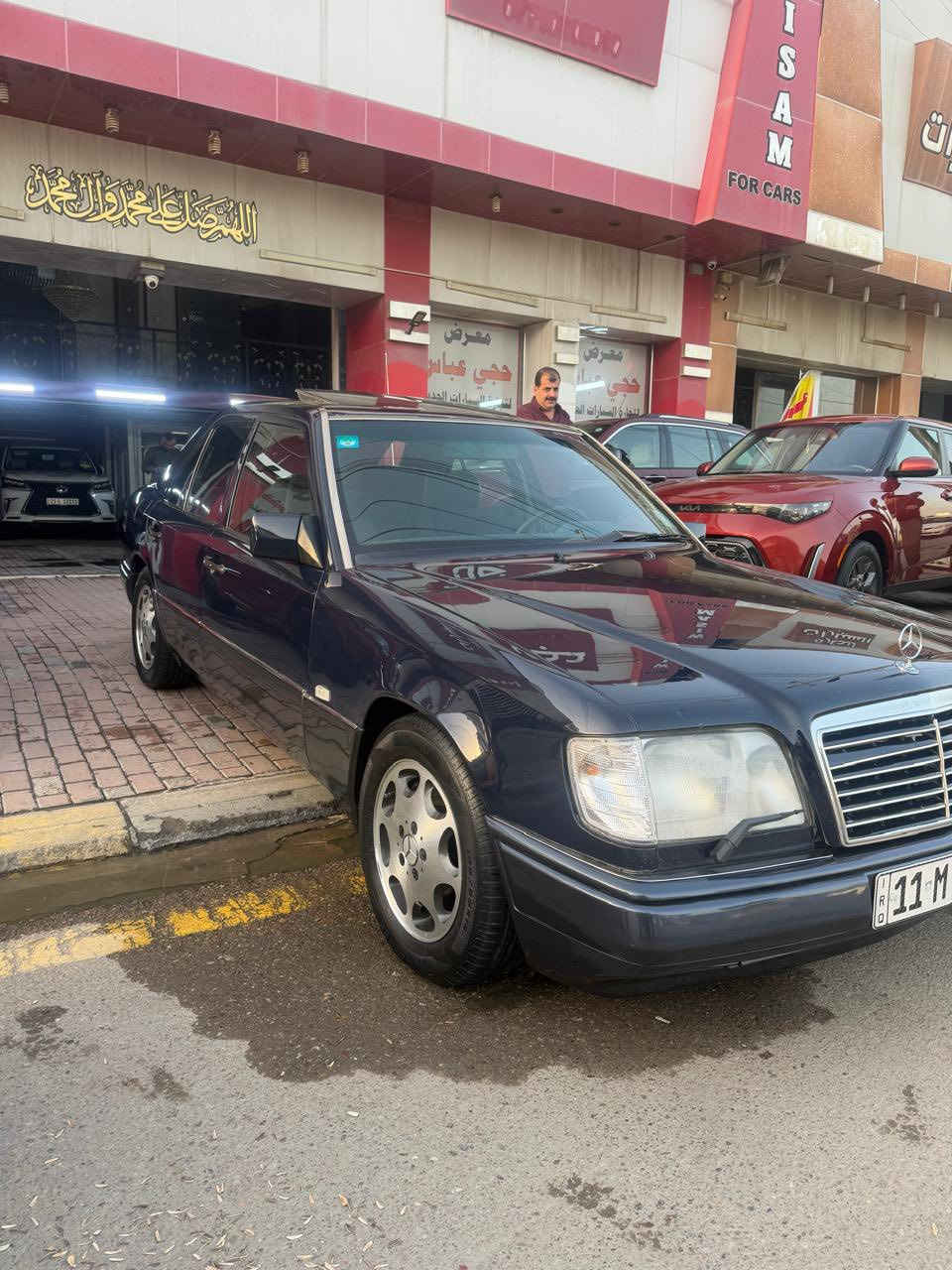 السلام عليكم
مارسيدس ١٩٩٤
محرك ٣٢٠ خراطيم سلايت كشنات كهربائية 
دبل ايرباك دبل فيت بم ويل كب بلادي 
بدون ضربه وبدون تبديل صبغ جماليه فقط 
سنويه ورقم وهزه جديد وبسمي 
مكان سياره بغداد الشعب أو جميله 
السعر ٩٠ ورقه 
***********
