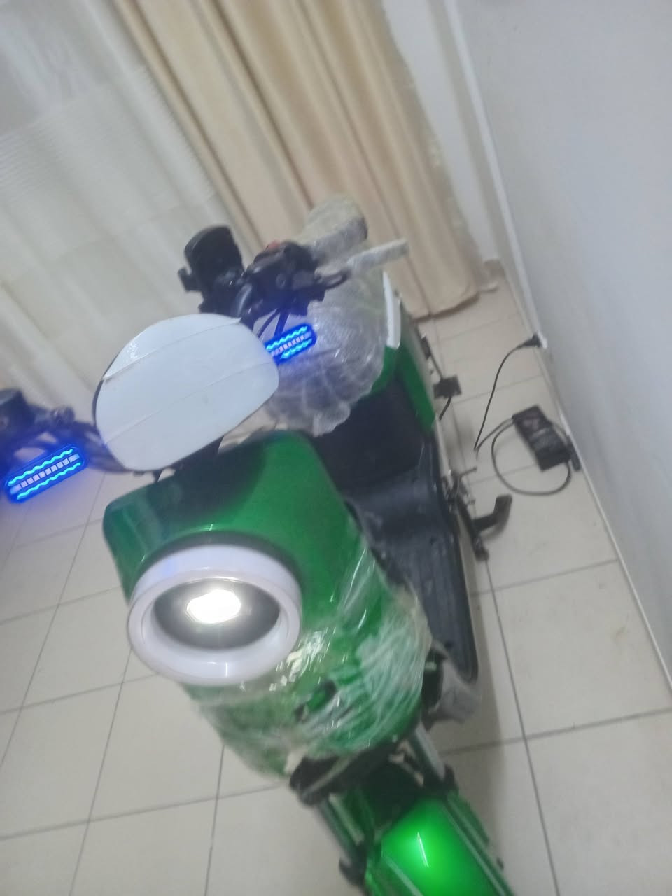 السلام عليكم ار 9 للبيع الكفر مكسور والباقي كله جديد وكلشي بل دراجه يشتغل السرعه حقيقي 85 السعر 500 وبيها مجال العنوان بسمايه الرقم ***********
