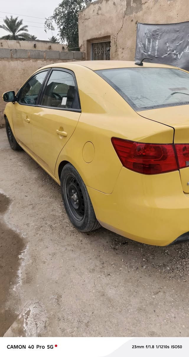 السلام عليكم  كيا فورتي موديل 2013 للبيع رقم بغداد مشروع وطني باسمي حادثه جاملغ الامامي جهة سايق مبدل وبيه طخه باب العبري الخلفي اليمنه ومصلحه تبريد ثلج مكينه 2000 تخم تاير مكينه لا تنقيص ولا تبخير كهربائيات كله شغاله  سياره جاهز كبل الشارع الاتصال رقمي ‏‪***********‬‏
