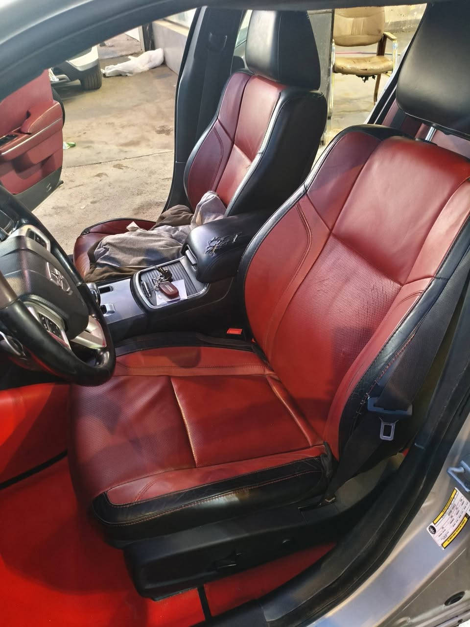 سلام عليكم شباب جارجر كنديه 2012 بسمي مباشر صارله شهر مديوره رقم بغداد فول مواصفات فتحه كير طياره عداد 260 غرفه حضن جلد احمر 2020 مفروشه جلد حساسات امامي خلفي منضومه زنون اصفر مكان حادثه مبين فقط جاملق خلفي ومقسمه البيبان ولبنيد النرمايد جاملقات اماميه ممفتوحات *********** مكانه ميسان سعر 140
