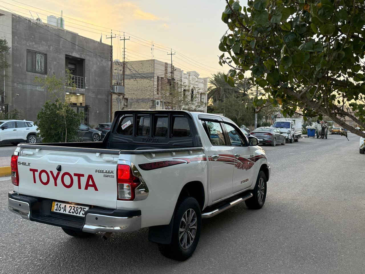 السلام عليكم ***********  تيوتا هايلوكس السعر 255
للبيع مكفوله كفاله عامه على وضع لشركه من كولشي موديل 2016 مواصفات السياره فول 1/1 سعوديه بصمه ابواب وتشغيل شاشه كبيرا وكامرا وحساسات فور ويل فول وتماتيك مكينه وكير وحداديه وتبريد وتخم تاير عل وضع لشركه رقم نكليزي مشروع وطني سنويه وهزه جديده مصفرا من كولشي لسياره في كربلاء
