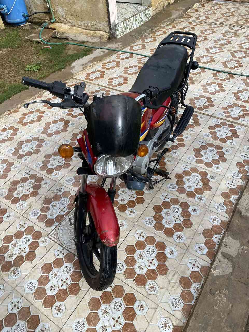 دراجه بوكسر + سكنس جبلي ثينهن جدد وما مفتوحات والبوكسر رقمها كامل ما بيهن ااي نقص  ابيعهن ثنينهن مليون 200 . ***********
