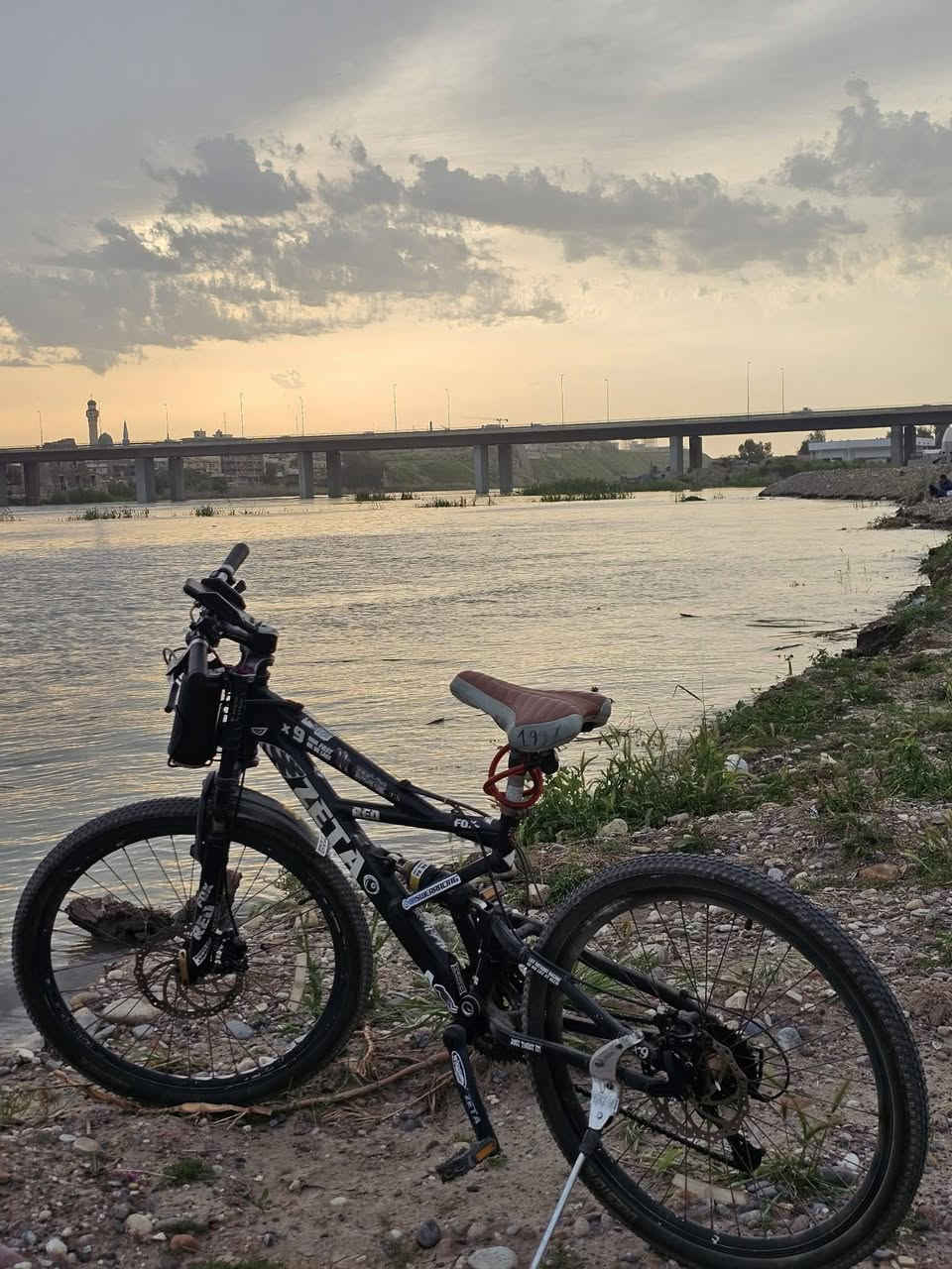 دراجه جبليه هيكل المنيوم
بطيخات برونزيه اصليه
دبلات FOX
وياله 3 طبقات المنيوم 
كلو مختوم ZOOM و SHIMANO
دسكات اماميه وخلفيه
مكينه خلفيه 9 نمر واماميه 3
تايرات جبليه كتان مال باله اصل 
كلو وضع شركه مامفتوح بي اي شي 
آلنكي وليس براغي 
مكاني موصل جانب الايسر 
سعره ٢٣٠ وبي مجال بسيط كلش 
فقط بي تقحيل بسيط


**إذا كنت صاحب هذا الإعلان وتريد حذفه لأي سبب، رجاءا أرسل رسالة إلى الدعم الفني**