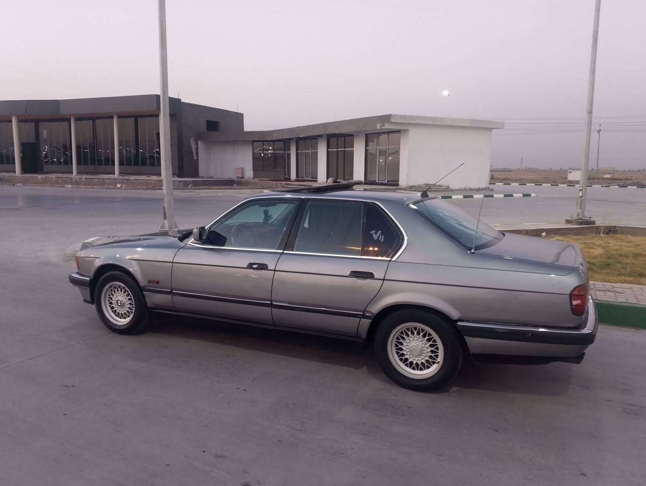 بي ام 1992
رقم بغداد الدولي 

سياره وارد ياباني 735 

فول فتحه دبل كشن كهرباء 

تبريد ثلج شرط اذا مو ابرد من لحديث مرجوعه 

سياره كير ومحرك كفاله 

سياره صبق جماليه بدون ضربه 

سياره جاهزه من كل شي نقصه بس تنوره وصطانه بس 

تخم تأير ويل كب صدر جديد 

كهرباء كله شغاله 

تحويل مباشر لا تنطي لو ربع اذا ما تحطه بسمك 

تصوير لداخل وخارج مرفق بل منشور 

سياره صفاحه موس شرط 

العنور فلوجه 

السعر 52 وبيه مجال 

***********
