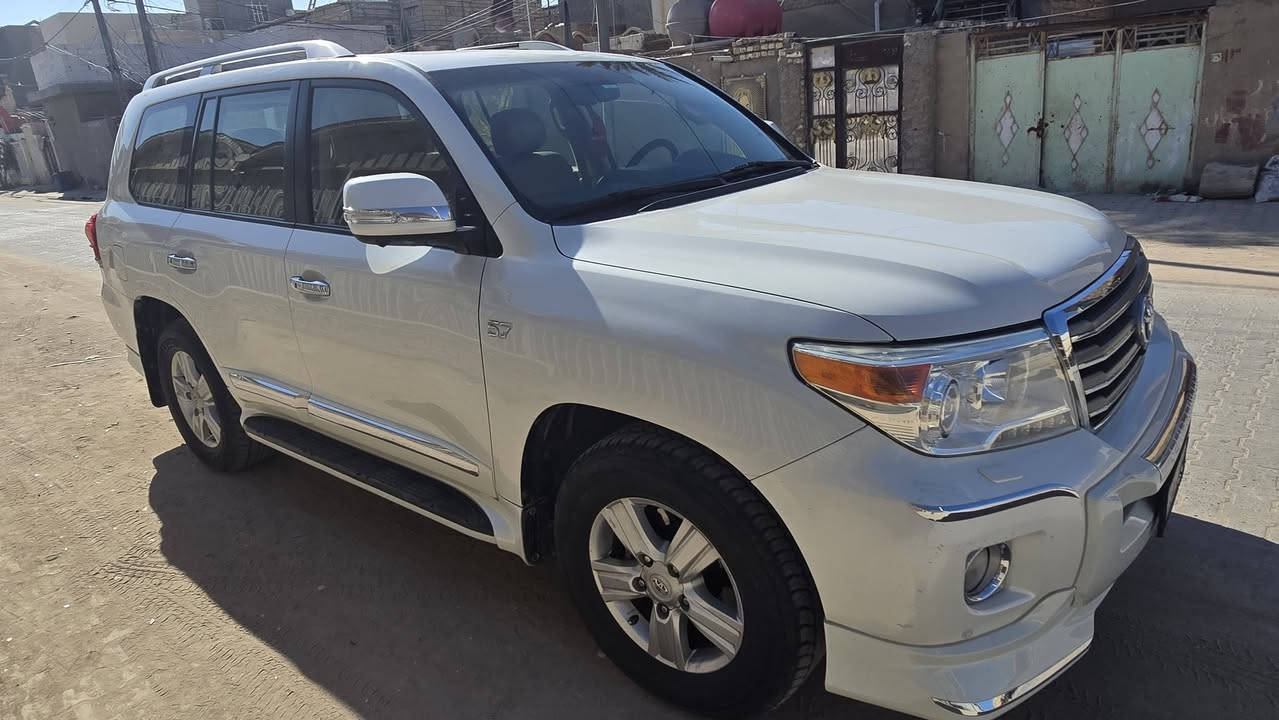 لاندكروز VXR 5700 .
الي عدهم معرفة باللاندكروز يعرفون شنو مواصفات الـ 5.7 مواصفاته تجي فول  .
موديل 2015 8 سلندر رقم شمالي .
سيارة مكفولة بيها ملاحظات بسيطة جداً  . وسونارها موجود 
السعر ٤٣٥ ورقه .
مكان السيارة نجف .
للأستفسار الاتصال واتساب او مباشر ع الرقم *********** او التواصل ماسنجر .
