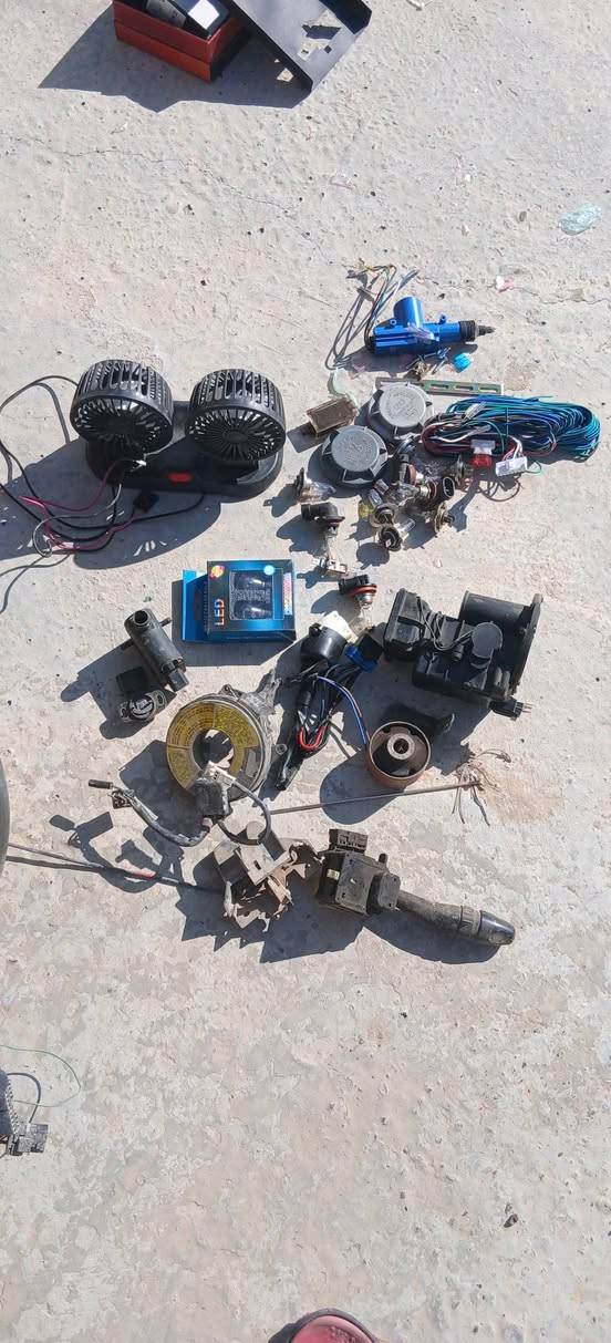 السلام عليكم  من رخصة الادمن عدي مجموعة غرام سوناتا منغولي موديل ٢٠٠٠او٢٠٠١ مجموعة مصابيح ومجموعة ستيشن مال سوناتا كراني وحساس مال تي بي اس وقفل مال صندوق ماطور مال زراكات ومجاول وايراتهم شغالين ومجموعة بلكات Njk وقفل مال سنتر لوك اصلي رئيسي ٤ خطوط والواجبات كامل لايت أمامي  وشمسية قيم بالعربي رب العالمين وتعال للتواصل الخاص مفتوح او الاتصال على الرقم *********** مكاني التاجي
