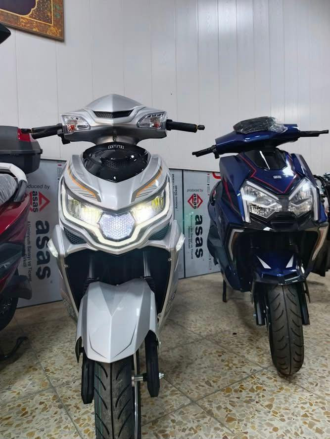 السلام عليكم
دراجة شحن super MTR اعلى جودة استيراد مؤيد طيارة 
ملف ٢٠٠٠
عقل كبير يتحمل الاجواء الحارة
بطارية ماركة mtr حجم ٣٢ انبير عدد ٦
سرعة بين ٨٠.٠٠.٧٥
الدراجة بعدهة جديدة ماشية 600 كيلو يعني حت مواصلة الف ما بيهة اي نقص كأنما ماخذ جديدة السعر 900 بيهة مجال بسيط كلش حك الجية مكاني شارع فلسطين ***********
