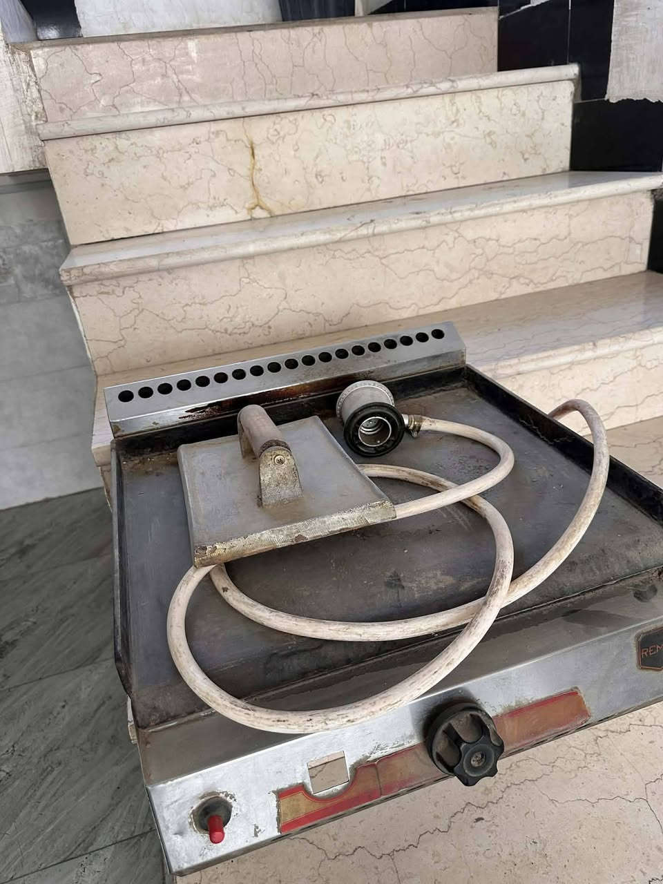 كريل بركر حجم وسط   مع كابسه صاج وبركز  يشتغل علغاز
الجهاز كلش نظيف وشغال للبيع سعره ١٤٠ وبي مجال قليل 

مكاني حي العسكري

***********
