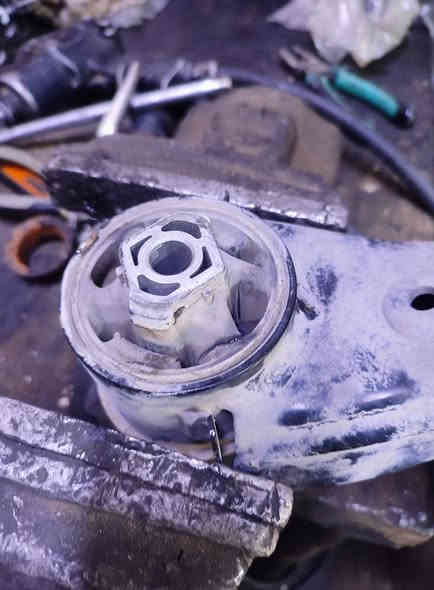 #دقة  التشخيص هيه اساس العمل
#ضمان وأمان
#اعمالنه اليوميه
مجموعة سيارات كل سياره عطل شكل بفضل رب العالمين عالجنه جميع الأصوات إلى بسيارات وكله بضمان ٦ اشهر 
#العنوان صناعة البياع شارع الرابع مجاور مطعم ابو ايهاب 
#للأستفسار *********** علي الحداد
