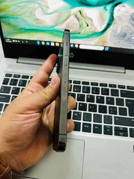 ايفون 13 برو ماكس 
ذاكرة 256نموذج M بطارية 83 اصلية ما مصعدة 
مبدل كامرة اصلية مال تفليش فقط باقي شرط 
سعر 545الف بيع فقط 
***********
