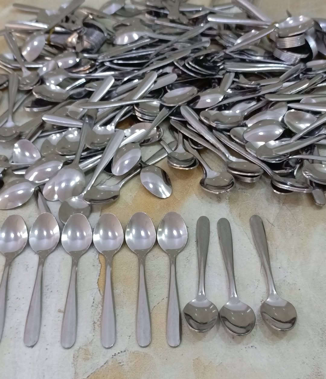 السلام عليكم 
على بركة الله وصول  بضاعه جديدة 
وصول خواشيك اكل البيضوي هذا شكل مقطوع منذ سنه رجع توفر ثقيل جدا  ستانلس  ستيل  فضي مختوم بالظهر لامع مرايه 
خواشيك اكل بيضوي  وجاي

باقي الصور على قناة التليكرام 👇👇👇
https://t.me/+ro5NT0GIM3VhZDRi

رابط حساب البث تيك توك 👇👇
https://www.tiktok.com/@s_2uss?_t=ZS-8zblDG8PTs7&_r=1

@إشارة 
#متوفر توصيل كافه المحافظات 
#العنوان ديوانيه قضاء البدير حي الانتفاضه مقابل مولده محمد ابو مرام.


**إذا كنت صاحب هذا الإعلان وتريد حذفه لأي سبب، رجاءا أرسل رسالة إلى الدعم الفني**